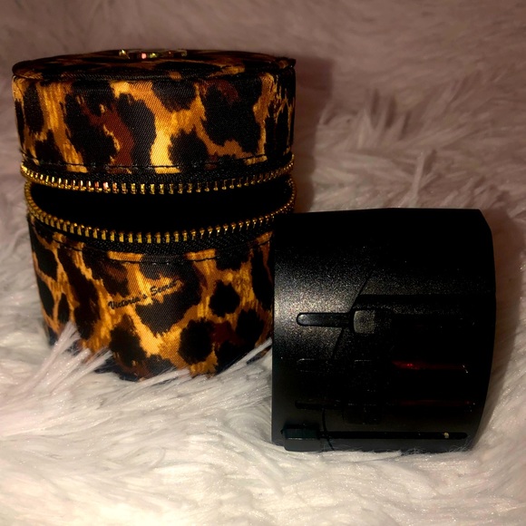 Universal Travel Charger by Victoria’s Secret in super cute leopard print case. - Picture 4 of 6